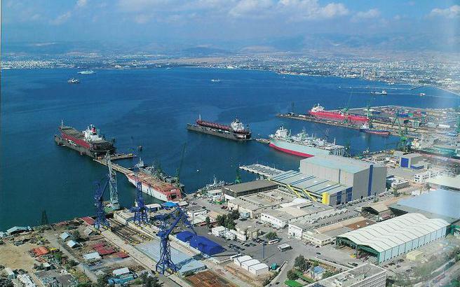 Παραπομπή για τέσσερις στην υπόθεση της μεταβίβασης των ναυπηγείων Σκαραμαγκά