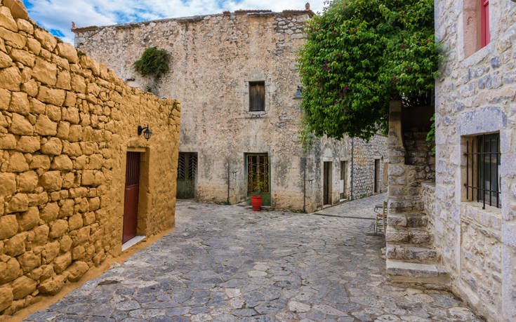 Η άγρια ομορφιά της ιστορικής Αρεόπολης 17 shutterstock 1075417790 1