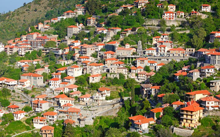 Το «κρεμαστό χωριό της Πελοποννήσου» με την ένδοξη ιστορία