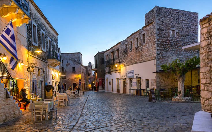Η άγρια ομορφιά της ιστορικής Αρεόπολης 19 shutterstock 755364079 1