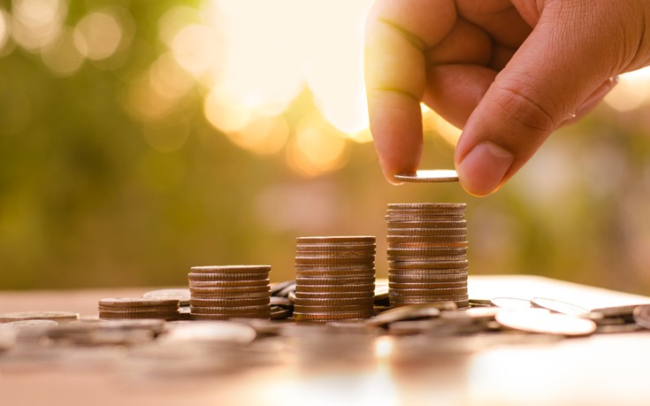 Μειώνονται τα αναδρομικά που θα δουν ένστολοι, πανεπιστημιακοί, δικαστικοί, γιατροί του ΕΣΥ