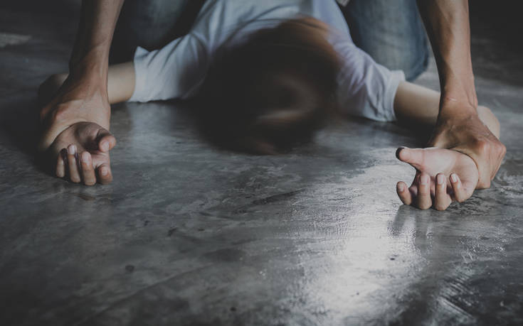 Η οικονομική κρίση αυξάνει καθημερινά τη βία κατά των γυναικών 4 1099678484
