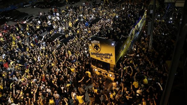 &Tau;&omicron; “AEK FAMILY” &zeta;&epsilon;&iota; &epsilon;&delta;ώ;