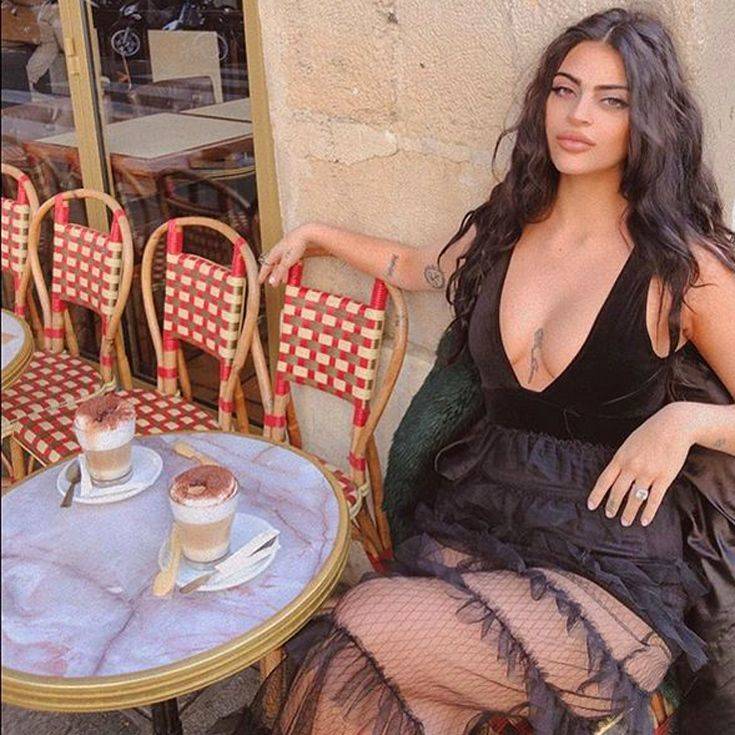 Έφαγε «πόρτα» στο Λούβρο λόγω σέξι φορέματος