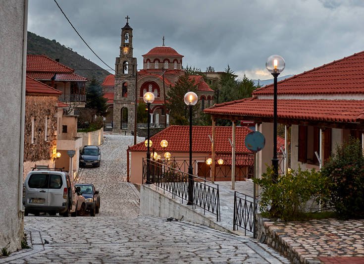 Το χωριό που κρέμεται ανάμεσα στα βουνά 18 shutterstock 1261156804