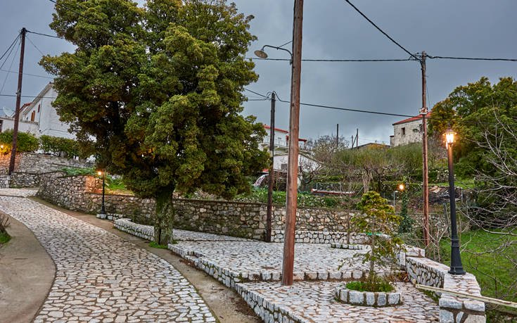 Το χωριό που κρέμεται ανάμεσα στα βουνά 21 shutterstock 1261156819 1