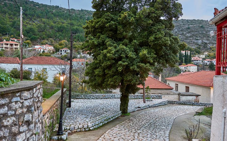 Το χωριό που κρέμεται ανάμεσα στα βουνά 17 shutterstock 1261156828 1