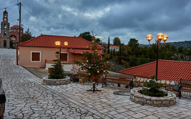Το χωριό που κρέμεται ανάμεσα στα βουνά