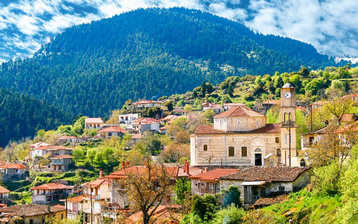 Όμορφα και γραφικά χωριά στην αγκαλιά του Μαίναλου 17 shutterstock 548870494 1