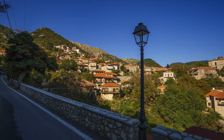 Όμορφα και γραφικά χωριά στην αγκαλιά του Μαίναλου 21 shutterstock 715468150 1