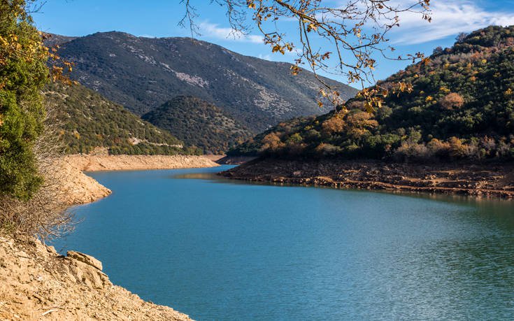 Τοπίο απόλυτης γαλήνης δίπλα σε μία παραμυθένια λίμνη 20 1226554429 1