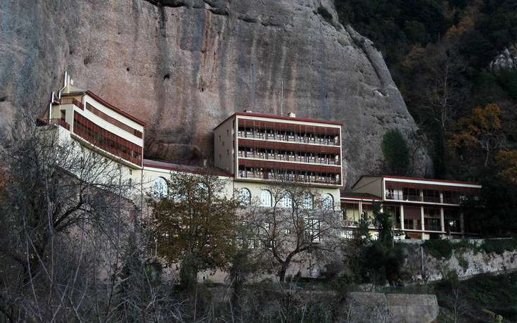 Η παλαιότερη μονή στην Ελλάδα είναι σκαρφαλωμένη σε απόκρημνο βράχο 21 1247503405 1