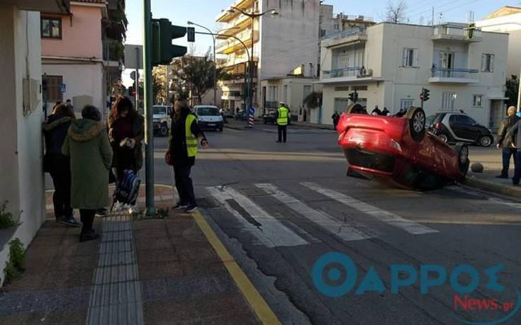 Αυτοκίνητο αναποδογύρισε μπροστά από Δημοτικό Σχολείο 12 hynuhx4e 1