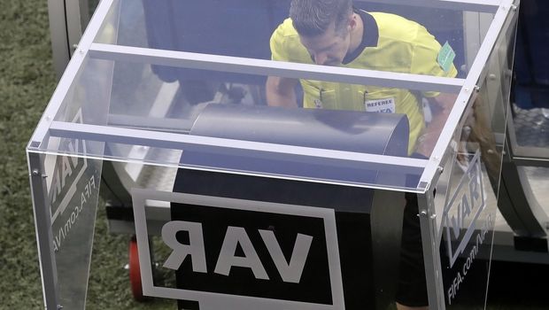 Champions League: Οι πρώτοι διαιτητές που θα σφυρίξουν με VAR την προσεχή εβδομάδα