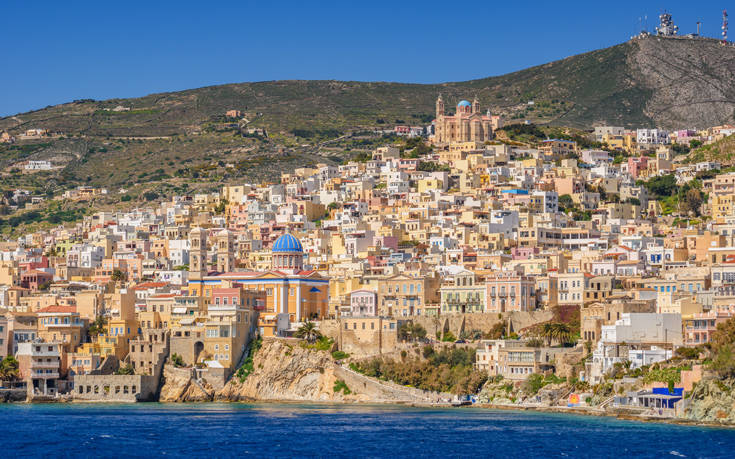 «Ξεχάστε τη Μύκονο και τη Σαντορίνη, αυτό το νησί πρέπει να επισκεφτείτε το καλοκαίρι» 4 shutterstock 1042371811