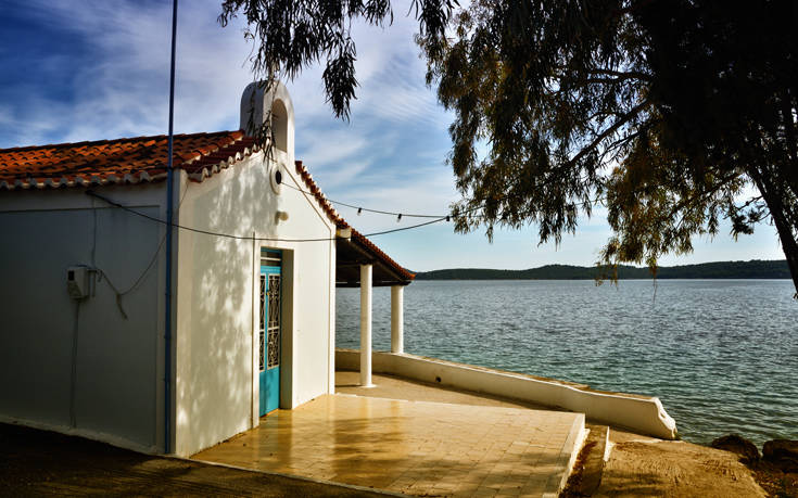 Η πανέμορφη «πόλη-νησί» της Πελοποννήσου 19 shutterstock 1187010424 1