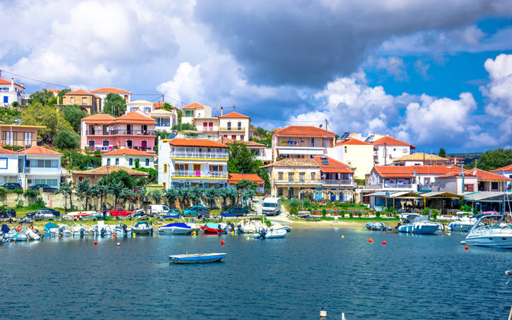 Το όμορφο ψαροχώρι στη νότια Πελοπόννησο 19 shutterstock 1188881866 1