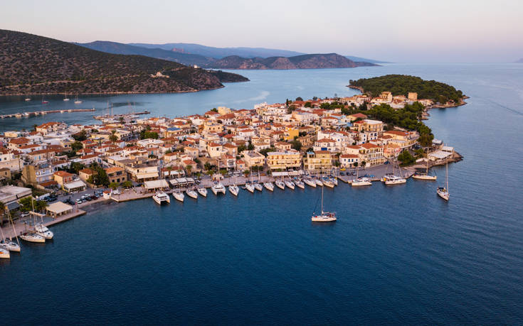 Η πανέμορφη «πόλη-νησί» της Πελοποννήσου 22 shutterstock 1221132751 1