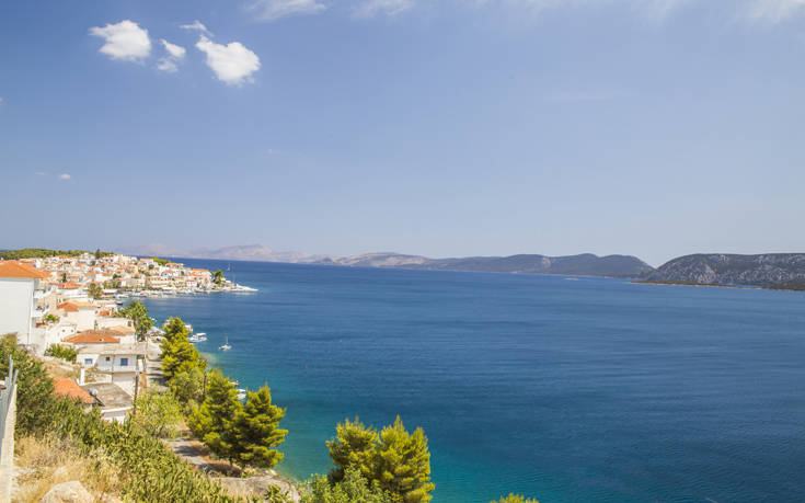 Η πανέμορφη «πόλη-νησί» της Πελοποννήσου 18 shutterstock 309087164 1