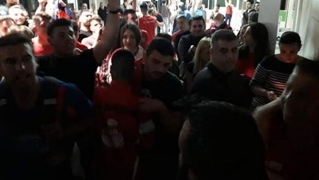 Χαμός στο αεροδρόμιο της Ρόδου: Πάνω από 200 άτομα υποδέχθηκαν τον Διαγόρα 6 1