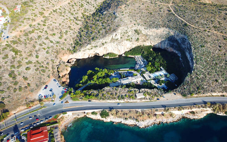 Το στολίδι της Αττικής συνδέεται με δεκάδες μύθους και ιστορίες 17 ΛΙΜΝΗ ΒΟΥΛΙΑΓΜΕΝΗ