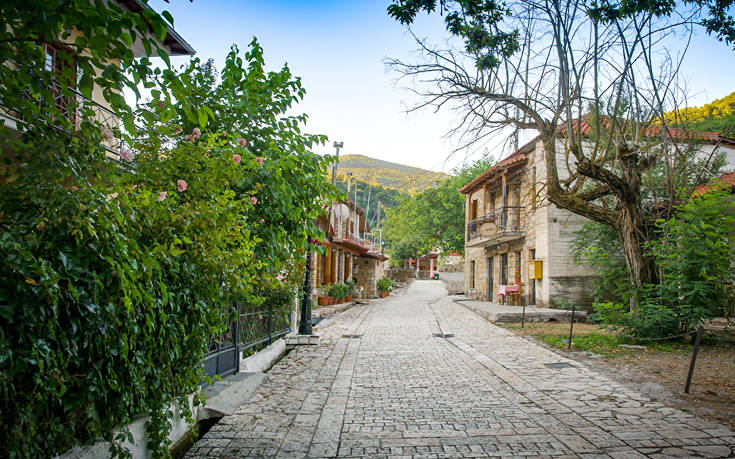 Τρεις ιδέες για ανοιξιάτικη εξόρμηση στην Πελοπόννησο 10 shutterstock 703177801 1