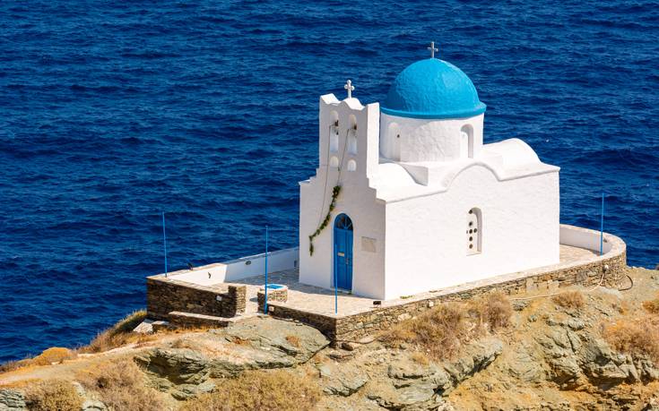 Το εκκλησάκι που μοιάζει να αναδύεται από τους αφρούς της θάλασσας 21 1308351868 1