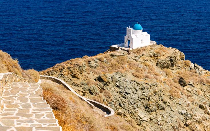Το εκκλησάκι που μοιάζει να αναδύεται από τους αφρούς της θάλασσας 19 1308351937 1