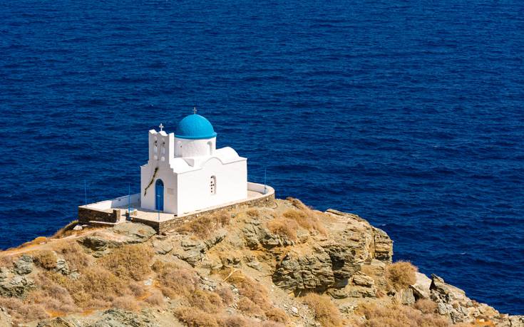 Το εκκλησάκι που μοιάζει να αναδύεται από τους αφρούς της θάλασσας 23 1308351997 1