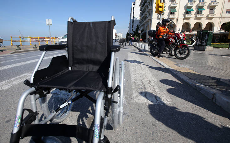 Άτομα με αναπηρία στέλνουν ηχηρό μήνυμα στους ασυνείδητους οδηγούς