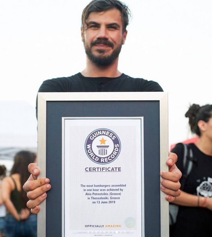 Ο Άκης Πετρετζίκης μπήκε στο βιβλίο Γκίνες 15 akis5