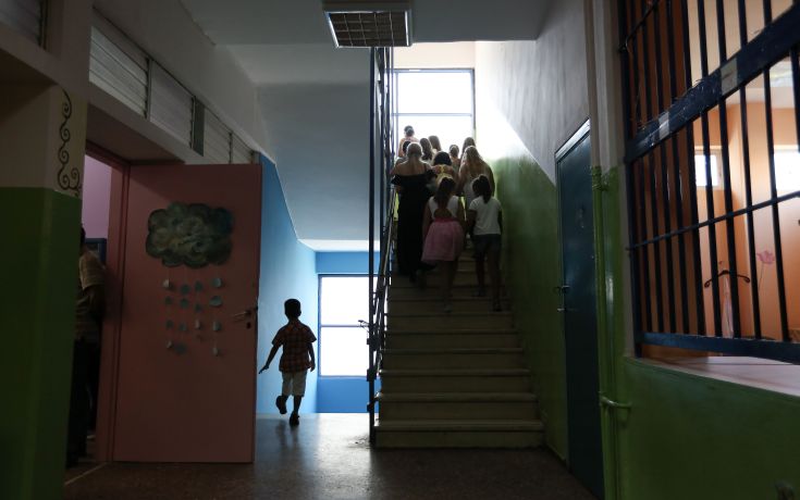Διώχνουν δάσκαλο που κλείδωσε 9χρονο μαθητή στην τάξη και έφυγε 4 dimotiko
