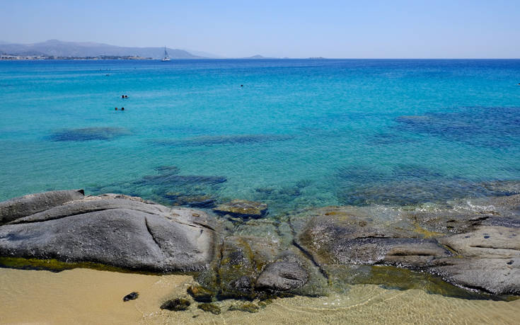 Μία από τις καλύτερες και με πολλές διακρίσεις παραλία βρίσκεται στη Νάξο 17 shutterstock 1166808940 1