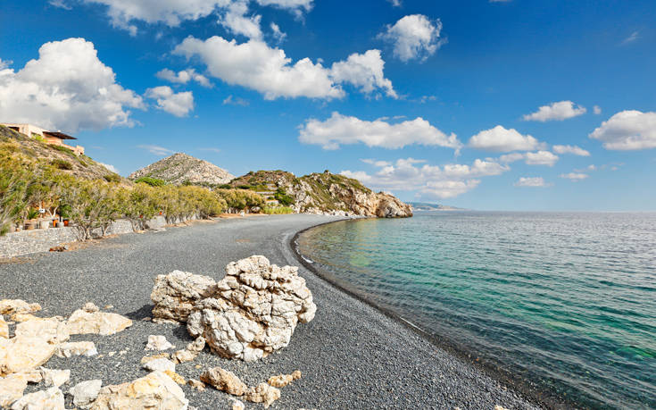 Η φημισμένη παραλία της Χίου με την απόκοσμη ομορφιά
