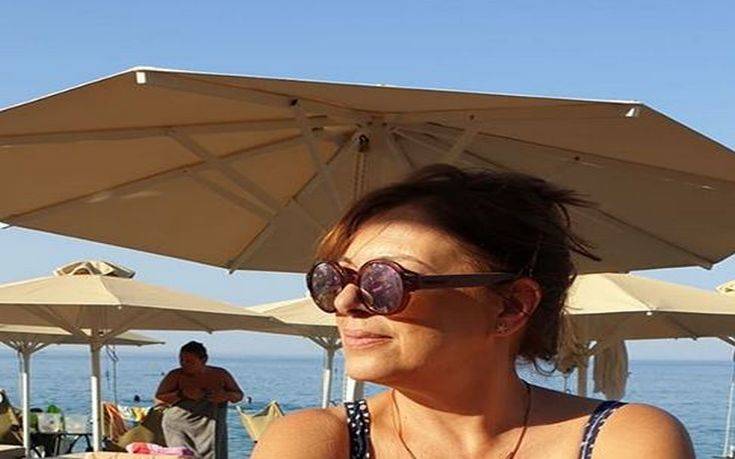 Εντυπωσιάζει η Ελένη Ράντου με την φωτογραφία της στην παραλία 4 CEBFCEBF