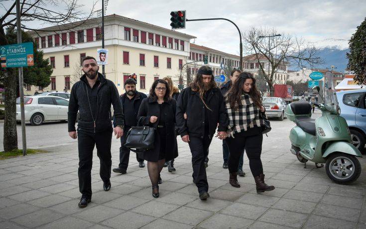 Μητέρα Βαγγέλη Γιακουμάκη: Θέλουμε να πληρώσουν όσοι έκαναν κακό στο παιδί μας 4 4709398