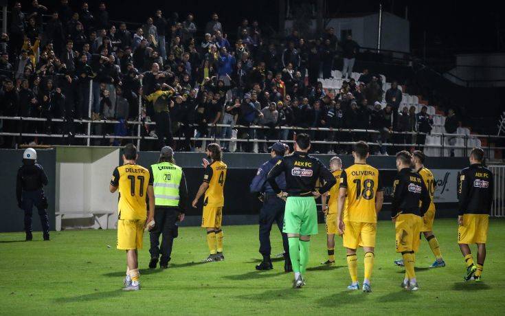 Αποδοκιμασίες στους παίκτες της ΑΕΚ και στο αεροδρόμιο 4 4969375