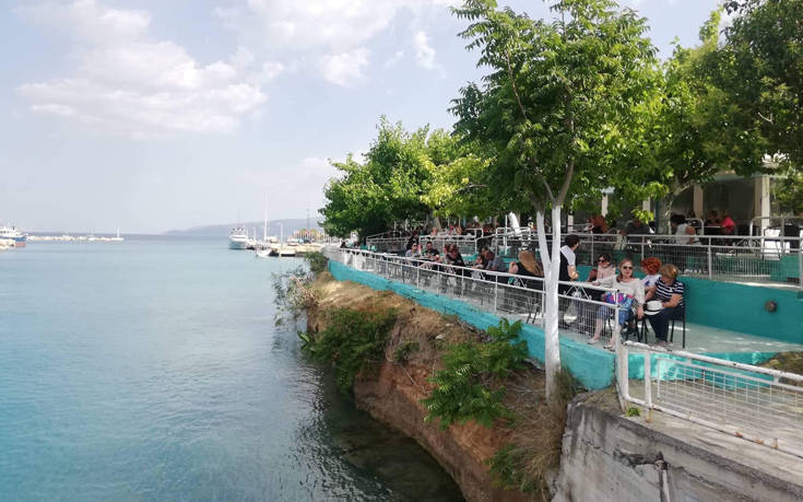 Το καφέ απ’ όπου βλέπεις τα καράβια να περνούν σε απόσταση αναπνοής 10 hl0tmzmm 1