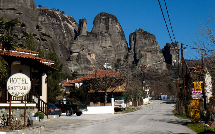 Το ελληνικό χωριό με το ωραιότερο φόντο 11 shutterstock 1473236774 1