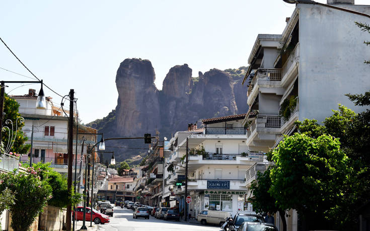 Το ελληνικό χωριό με το ωραιότερο φόντο 12 shutterstock 1484274821 1