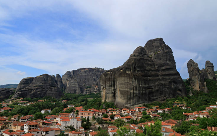 Το ελληνικό χωριό με το ωραιότερο φόντο 13 shutterstock 1532754104 1