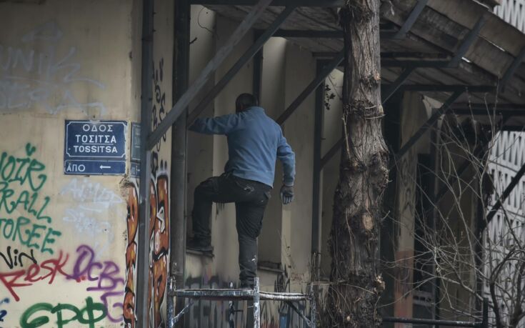 Νέα επιχείρηση εκκένωσης κτηρίου από την ΕΛΑΣ στο κέντρο της Αθήνας 11 2856040 735x459 1