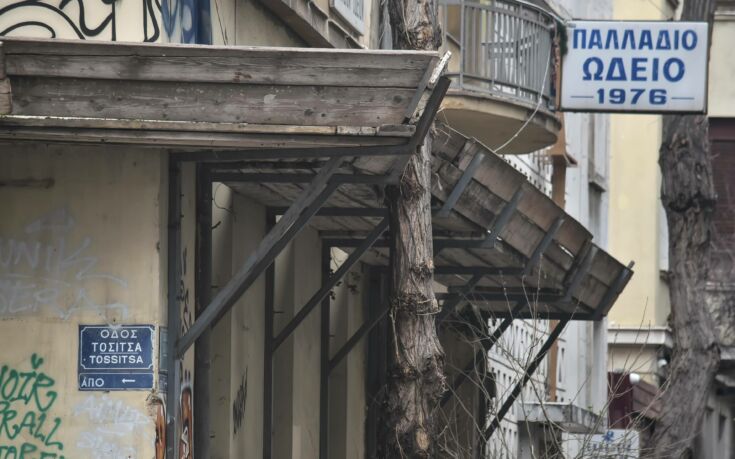 Νέα επιχείρηση εκκένωσης κτηρίου από την ΕΛΑΣ στο κέντρο της Αθήνας 12 2856053 735x459 1