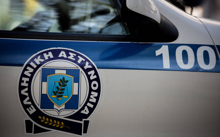 Συνελήφθησαν δύο άνδρες στην Κυλλήνη για μεταφορά περίπου δύο κιλών ηρωίνης