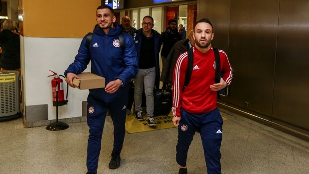 Ολυμπιακός: Η άφιξη των “ερυθρόλευκων” στο Ελ. Βενιζέλος
