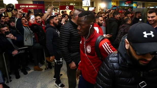 Χαμός στο "Ελ. Βενιζέλος": Αποθεώθηκαν οι παίκτες του Ολυμπιακού 10 6 1