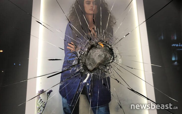 Ζημιές σε καταστήματα γύρω από την ΑΣΟΕΕ 36 fgdf3