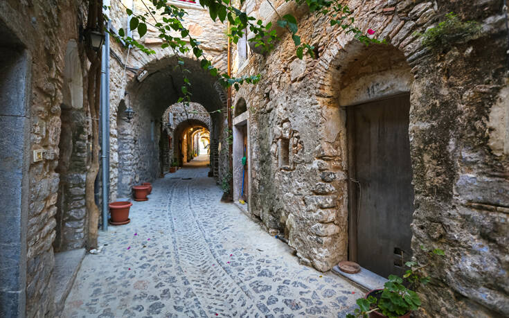 Ένα χωριό που μοιάζει με λαβύρινθο 17 shutterstock 1576835275