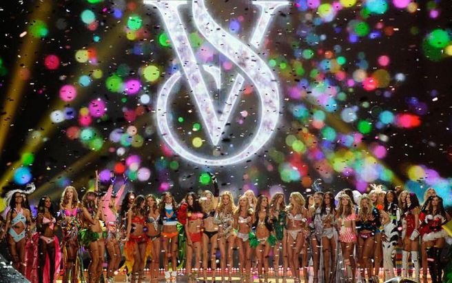 Οι «Άγγελοι» τα βάζουν με τη «Victoria’s Secret»