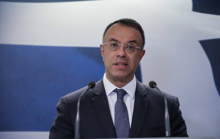 Εξαίρεση δαπανών και αναπροσαρμογή του πρωτογενούς πλεονάσματος αναμένεται να ζητήσει ο Σταϊκούρας από το Eurogroup